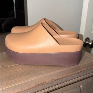 CROCS Platform Clogs in tan Upper and brown Platform
